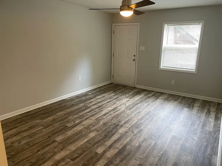 5912 Lone Oak Dr SW — Photo 3
