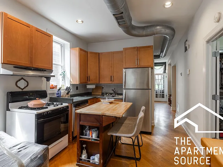 1937 N Winchester Ave #2 — Photo 2