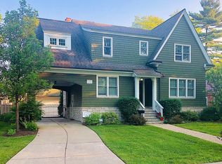 1305 Frances Pkwy, Park Ridge, IL 60068