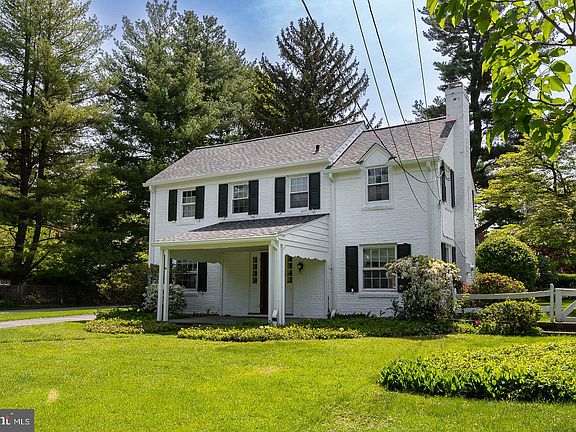 2nd image of 515 Manor Rd