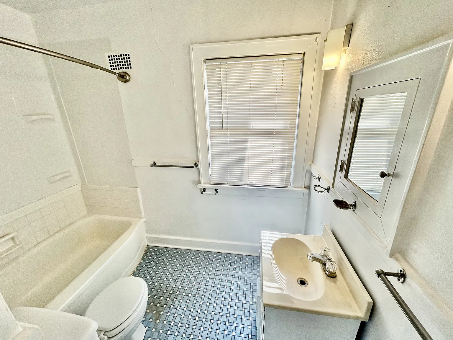 1030 East 8th Street #7- Romero/Pruitt - 1 — Photo 4