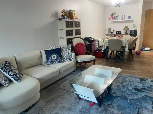 4820 Park Commons Dr APT 137, Saint Louis Park, MN 55416