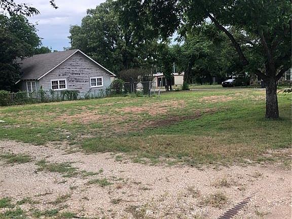 5th image of 706 E Avenue D