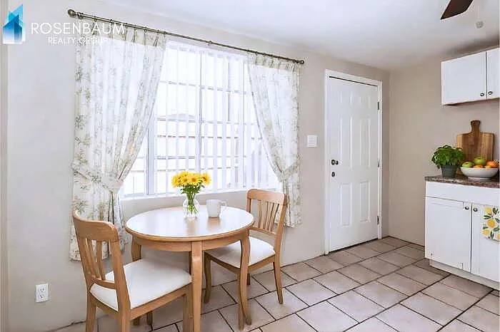 302 W Flores St #7 — Photo 3