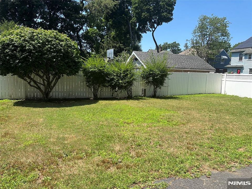 2nd image of 137 Morse Pl