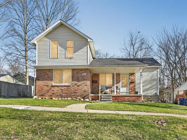 416 Lake St, Howell, MI 48843