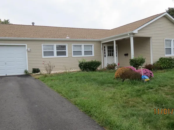 40 New Pond Ln, Willingboro, NJ 08046