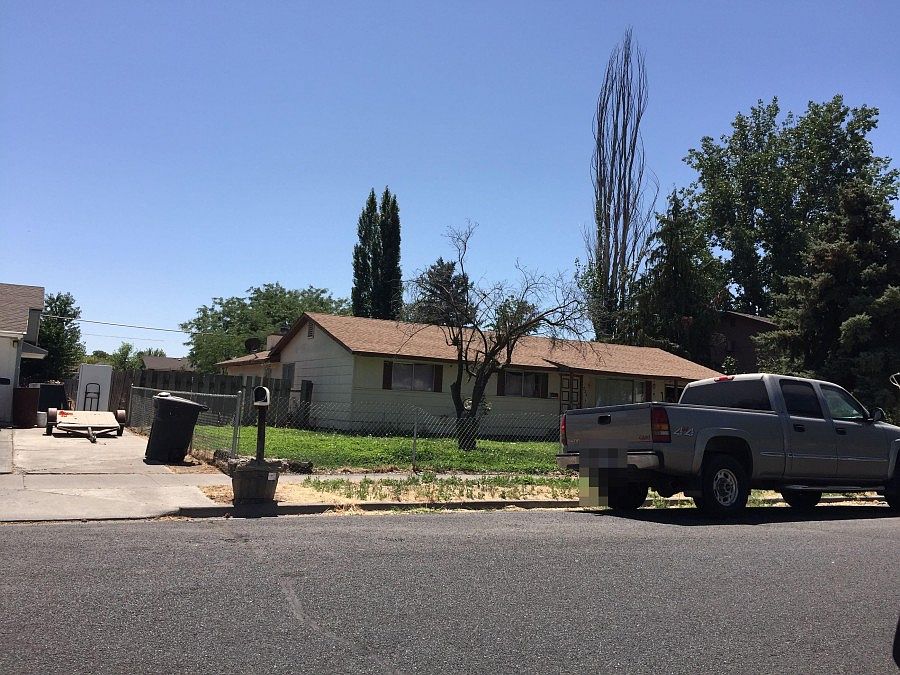 2nd image of 723 S Dahlia Dr
