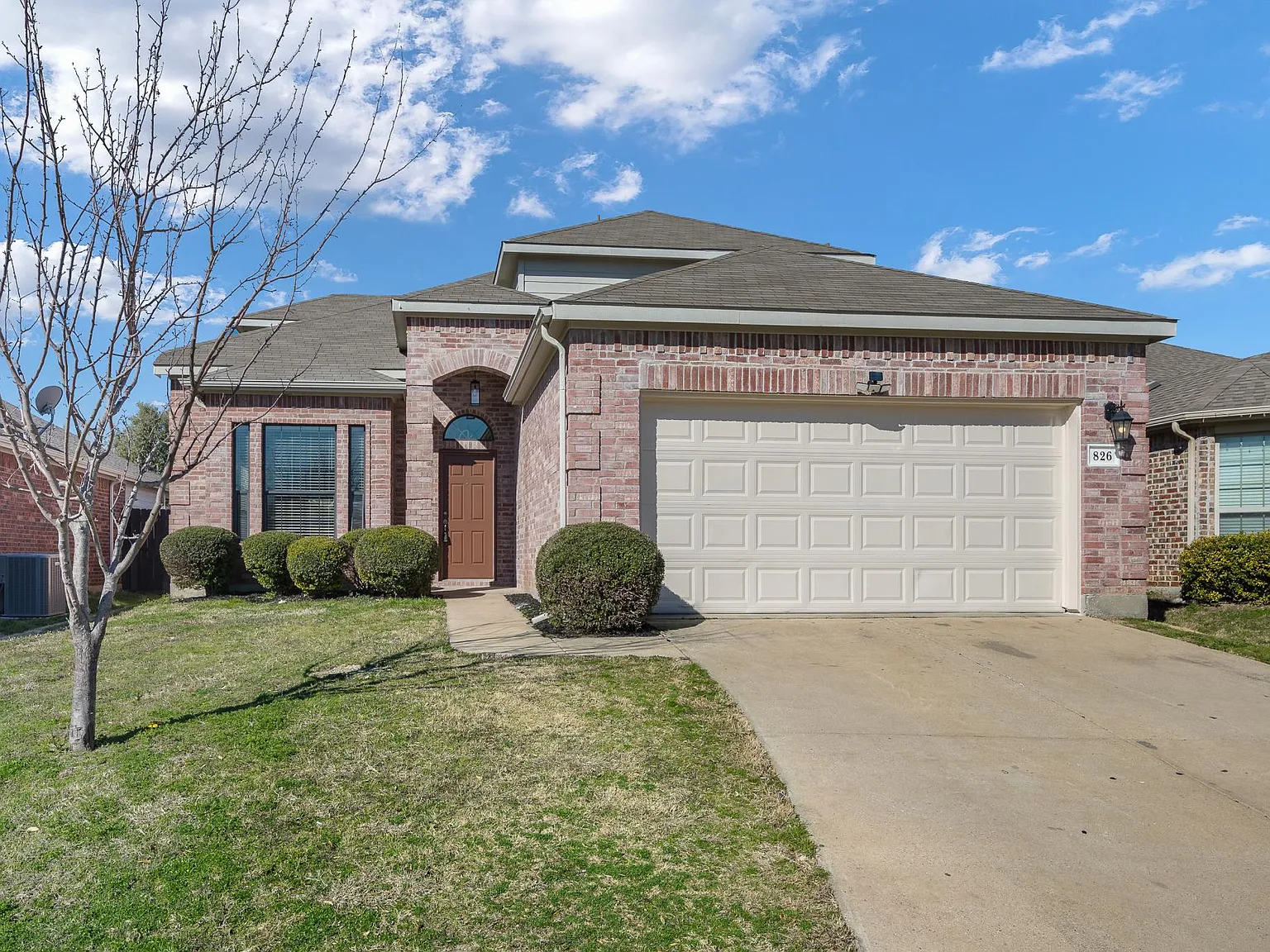 4 bed, 2084 sqft, $2,300 — Photo 1