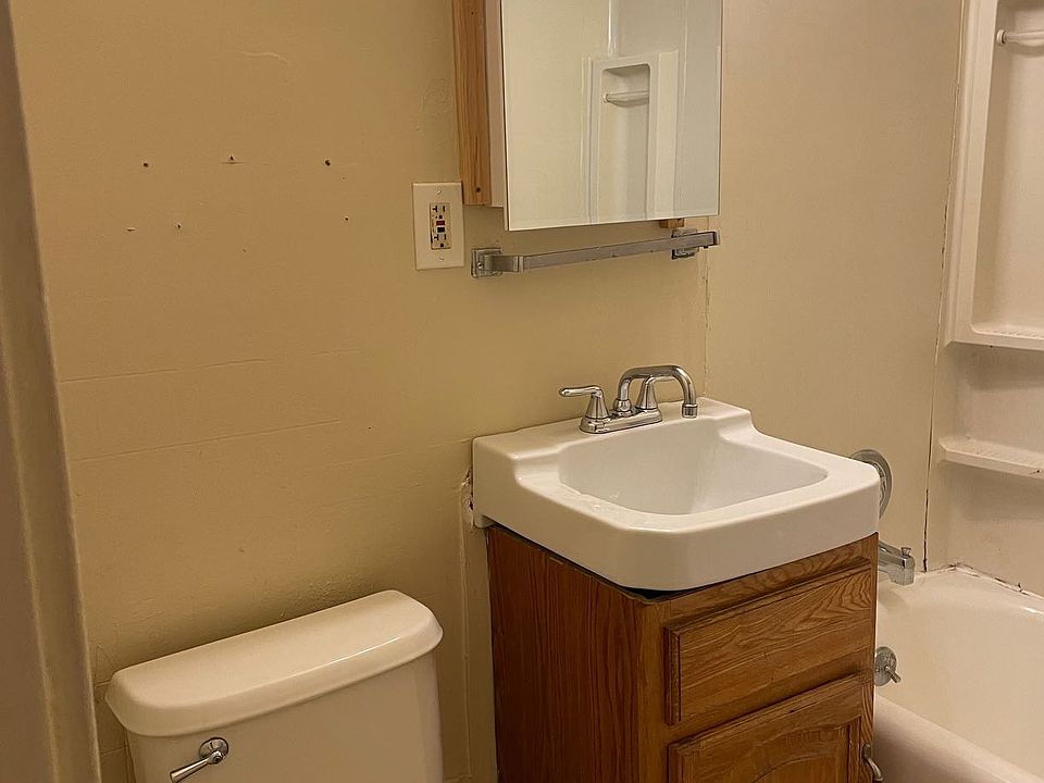 2nd image of 702 W Glen Flora Ave APT 2