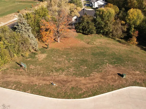 4517 90th St, Urbandale, IA 50322