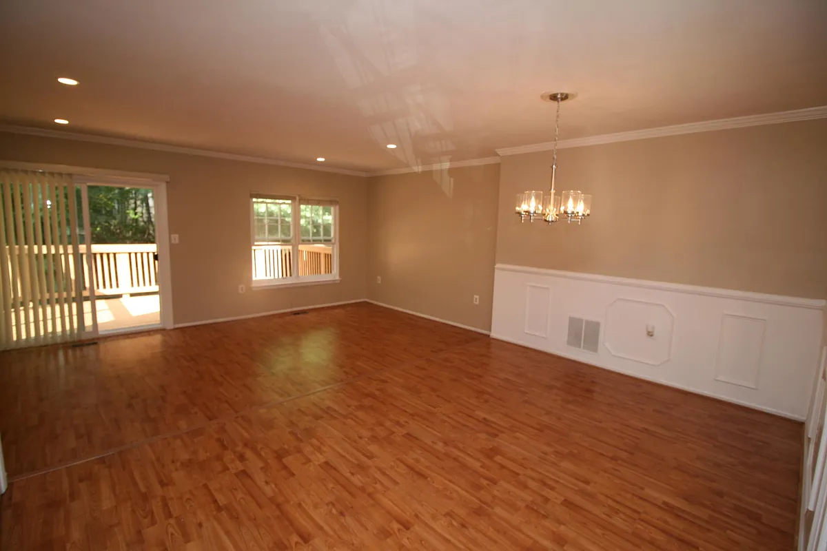 Building Photo - 512 Suffield Dr