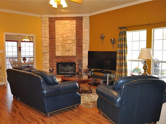 2nd image of 318 E Hillcroft Dr