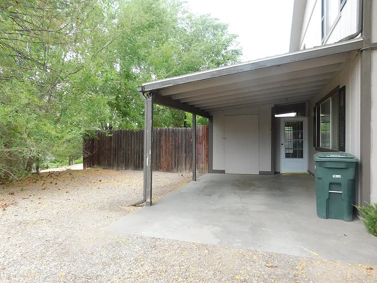 402 Dressell Dr — Photo 18