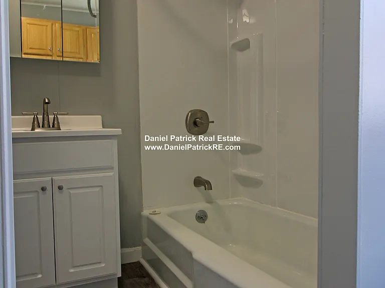 125 Grove St #2 — Photo 8