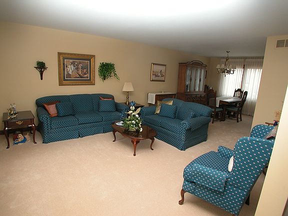 4th image of 1131 Warwick Cir N