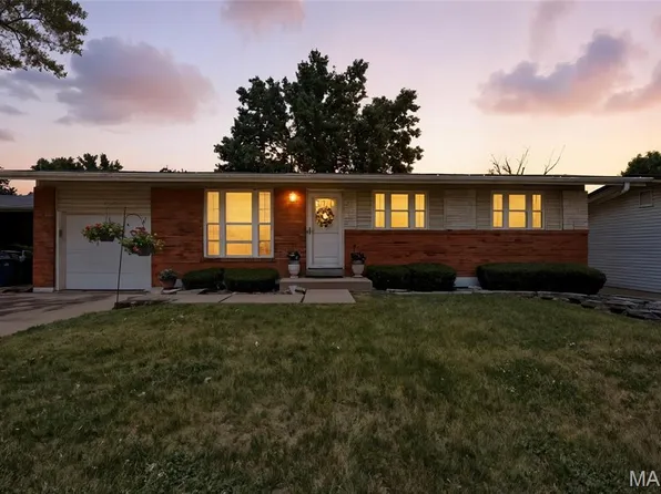 10949 Mugan Dr, Saint Louis, MO 63123