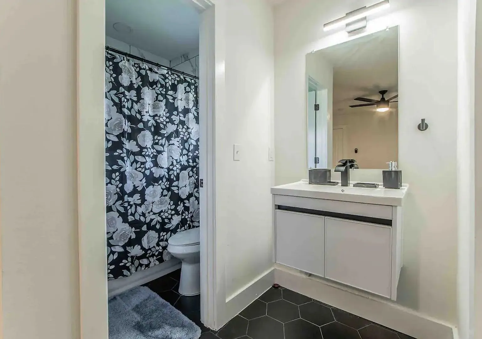 Furnished 5 Bed / 3 Bath Home - North Austin — Photo 2