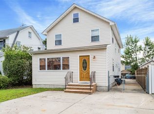 8 Princess St, Bellmore, NY 11710