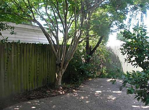 2nd image of 422 Aris Ave