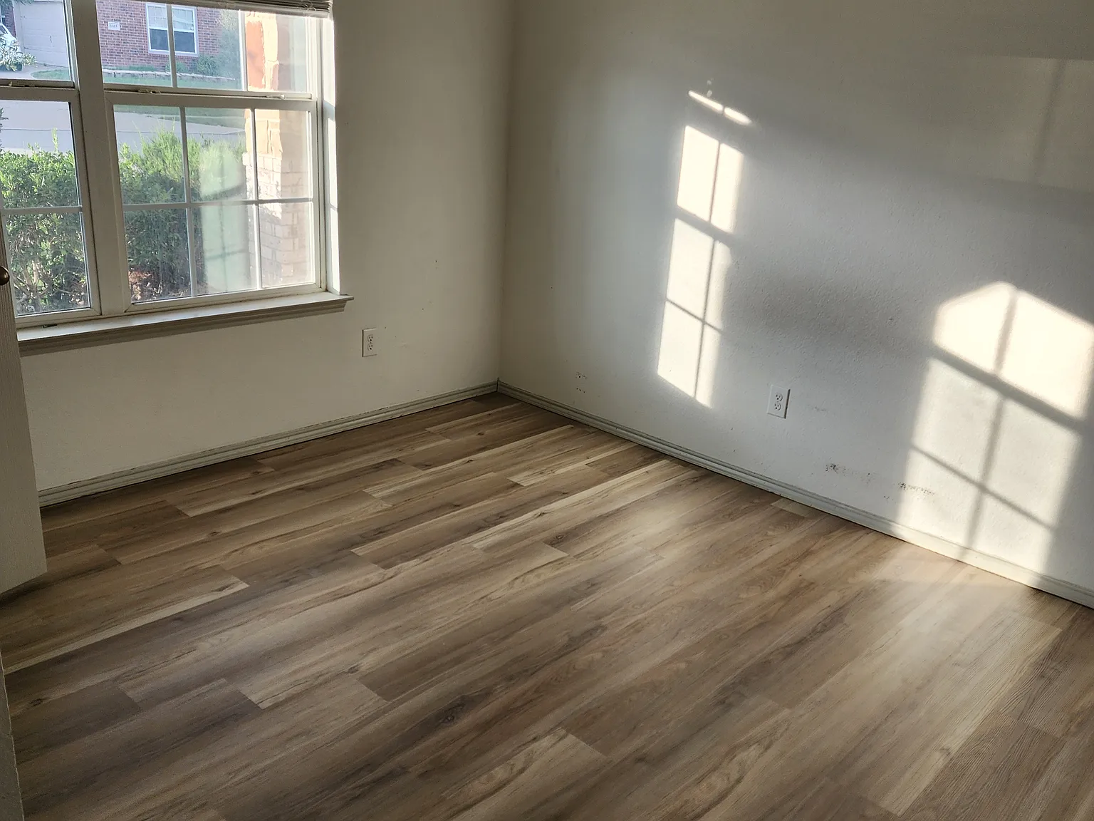 5 bed, 2584 sqft, $2,950 — Photo 3