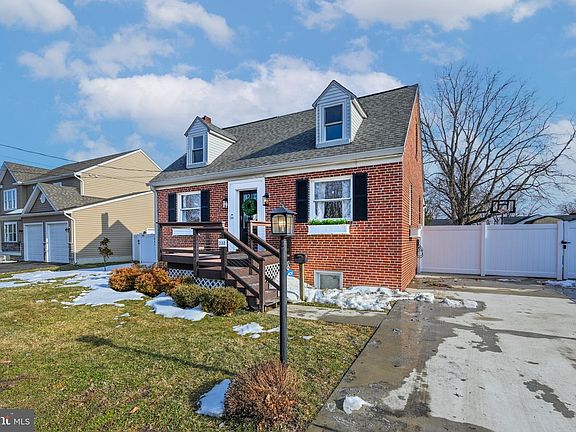 2nd image of 233 Kenwood Rd