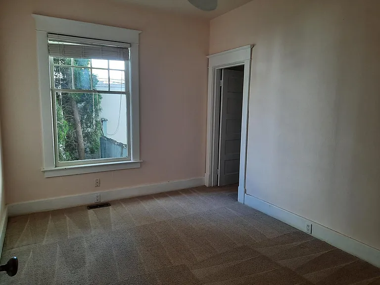145 S Franklin Ave #B — Photo 5