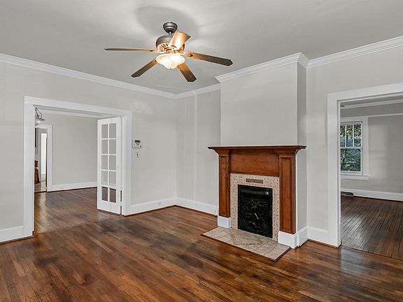 3rd image of 906 Beaufort St