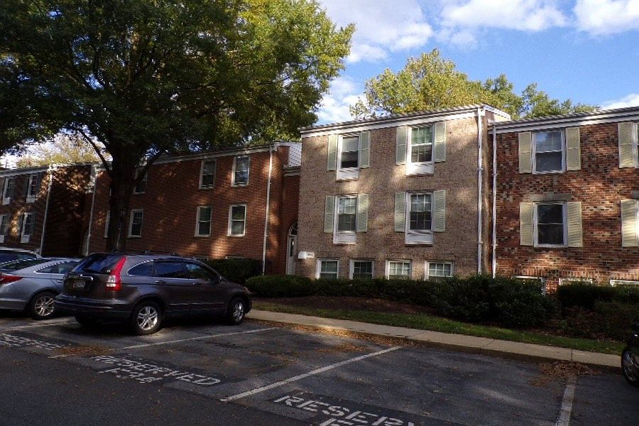 2nd image of 874 Quince Orchard Blvd APT T1