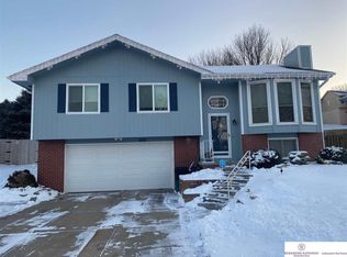 12717 Crown Point Ave, Omaha, NE 68164