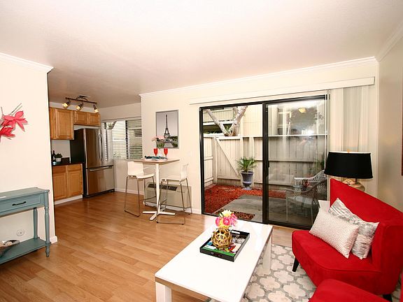 4th image of 954 Kiely Blvd Unit B