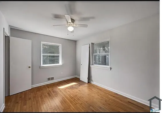 3 bed, $1,300 — Photo 2