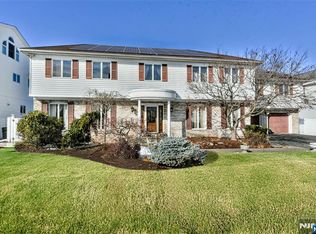 20 Albert St, Moonachie, NJ