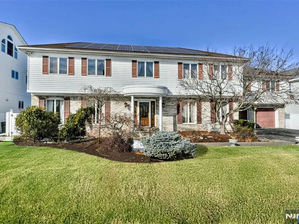 20 Albert St, Moonachie, NJ 07074