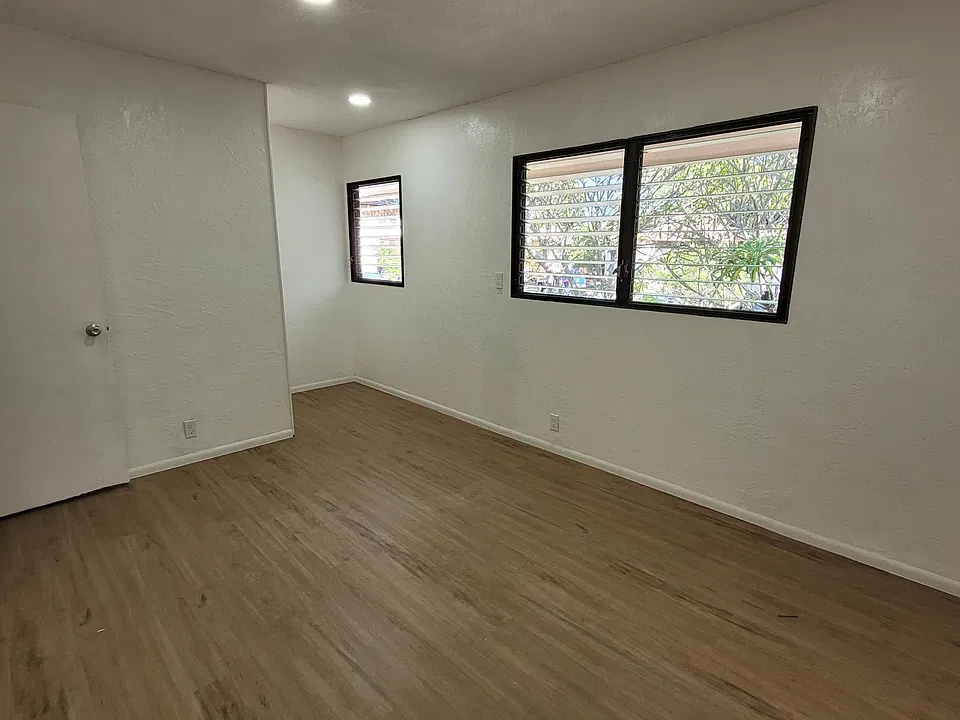 Larger of 2 Bedrooms