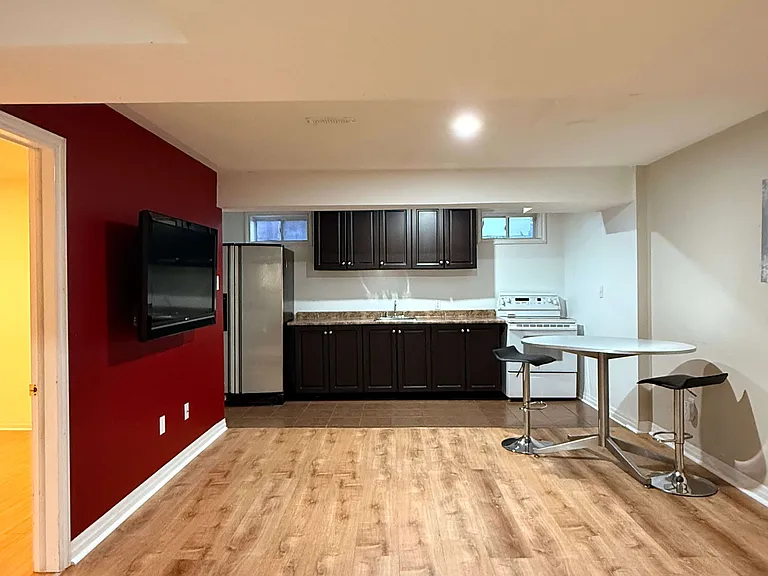 294 Wildberry Cres #BASEMENT — Photo 3