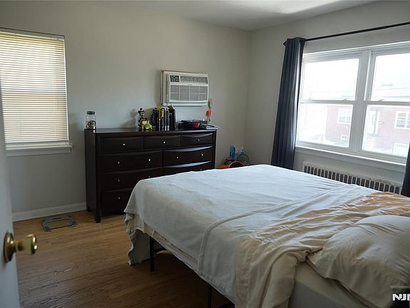 5th image of 61 Brighton Ave Unit 10