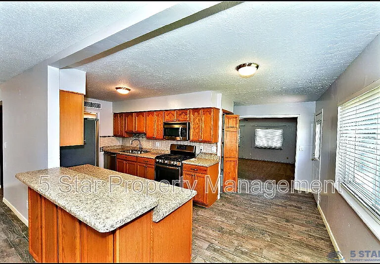 10117 Mercedes St — Photo 14