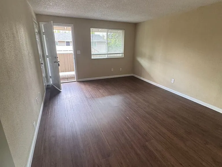 Meadow Creek Apartments — Photo 10