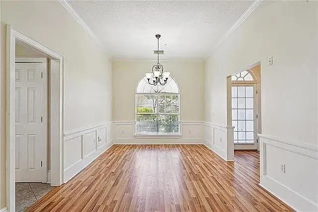 4 bed, 2.0 bath, 2035 sqft, $2,200 — Photo 4
