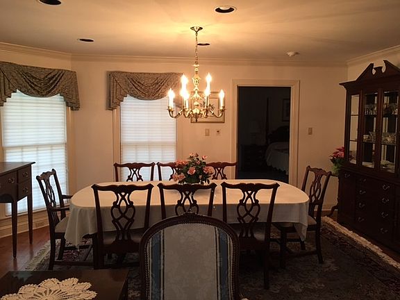 3rd image of 629 N Park Dr