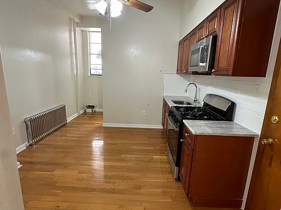 4th image of 1025 Christian St #1F