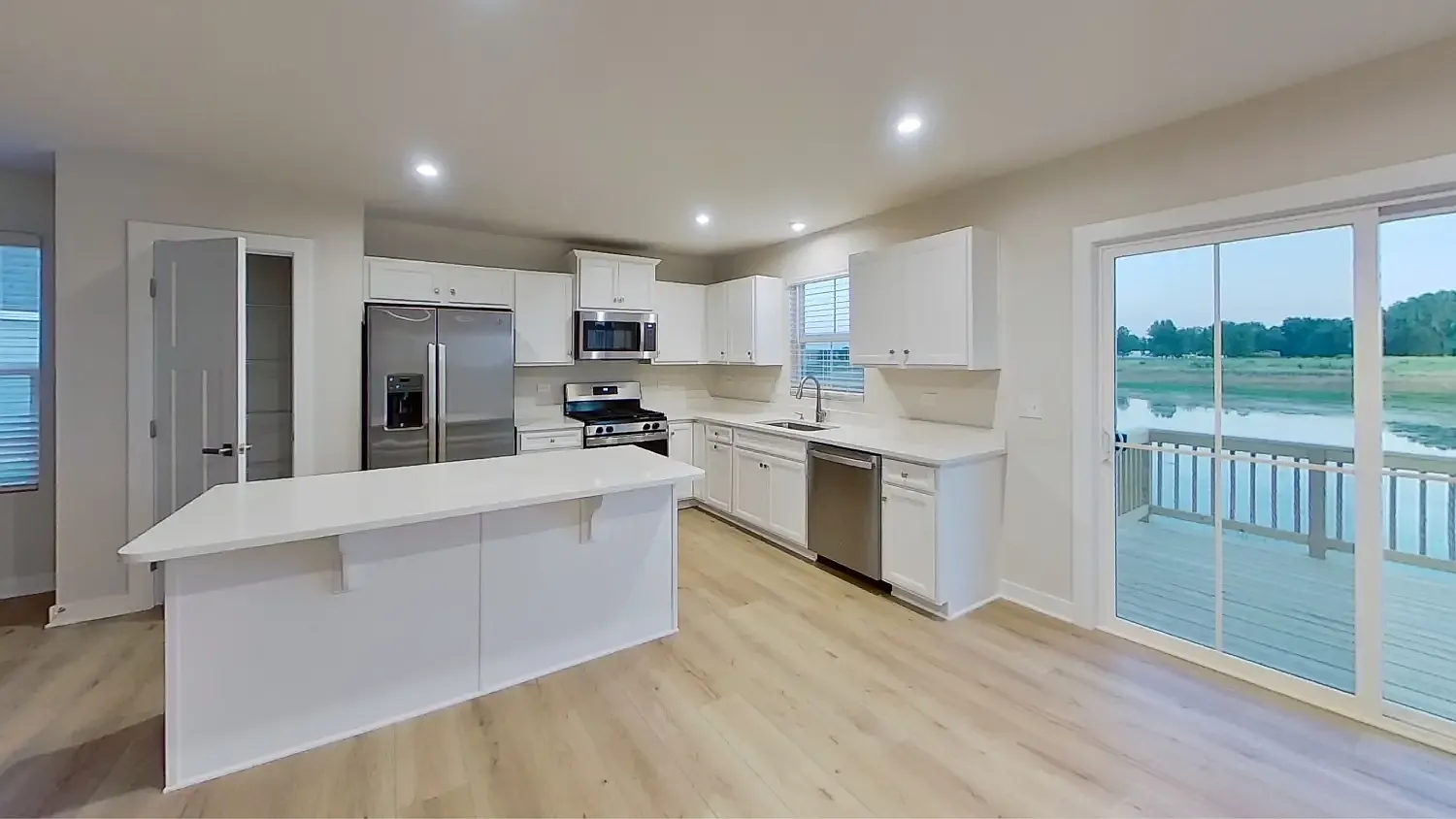 3 bed, 1559 sqft, $2,930 — Photo 3