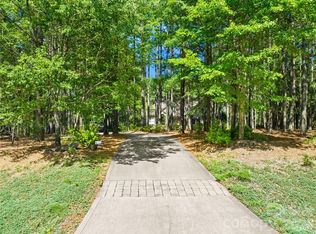 6830 Goose Point Dr, Denver, NC 28037