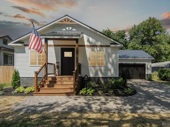 146 Leroy Ave, Clawson, MI 48017