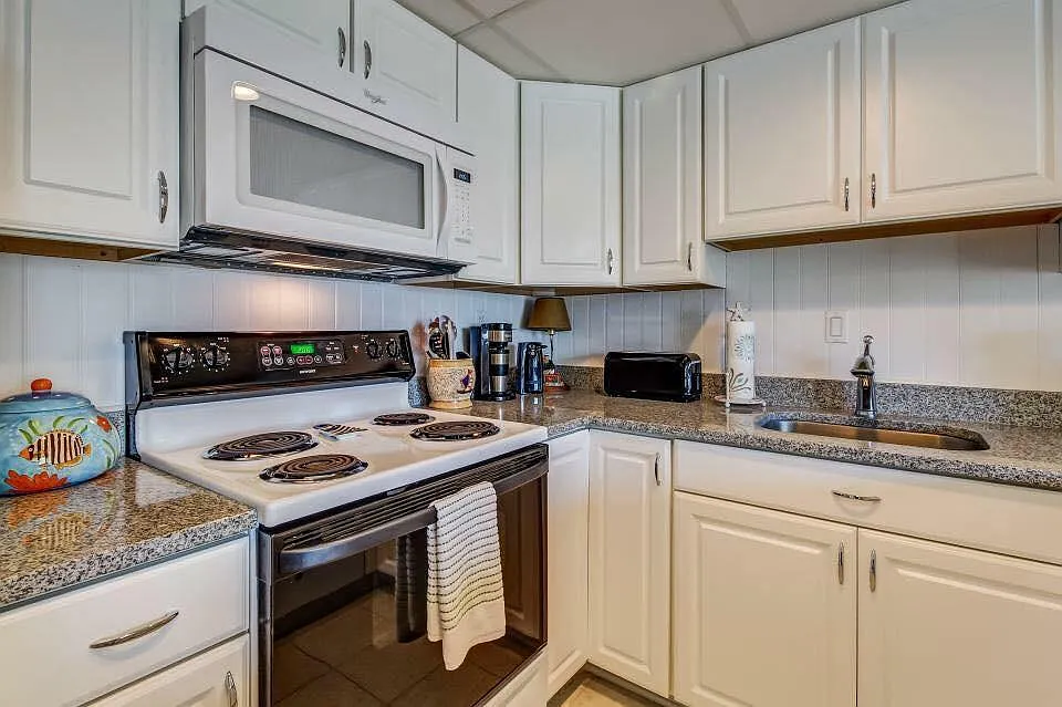 2 80th St #109