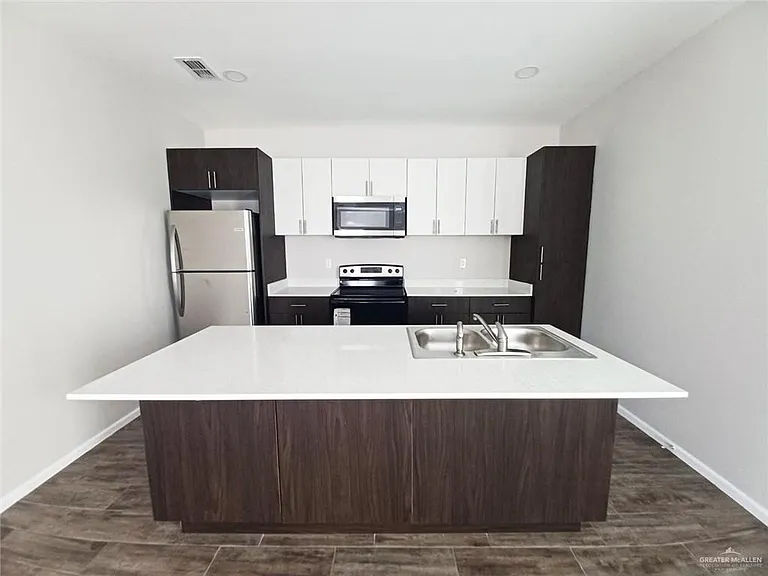 907 E Starr St #D — Photo 6