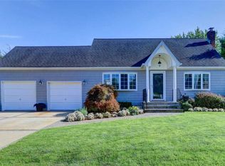 274 N Linden St, Massapequa, NY 11758