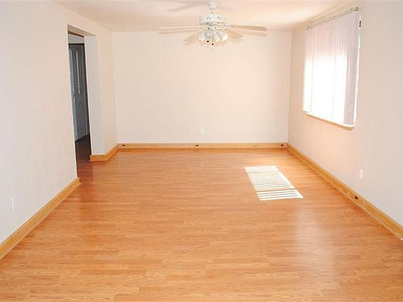 5th image of 3300 Madeira Dr NE