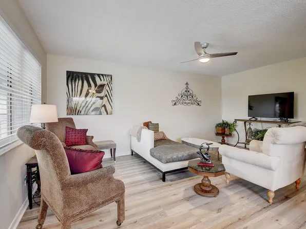 240 Horizons W #201, Boynton Beach, FL 33435